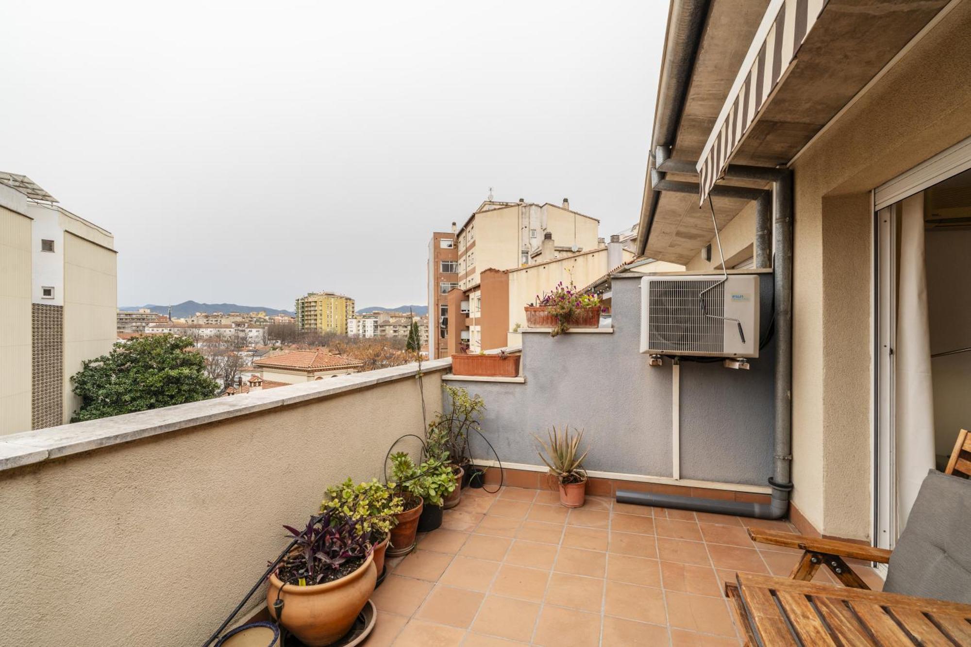 Apartamento Con Dos Grandes Terrazas En Girona Luaran gambar