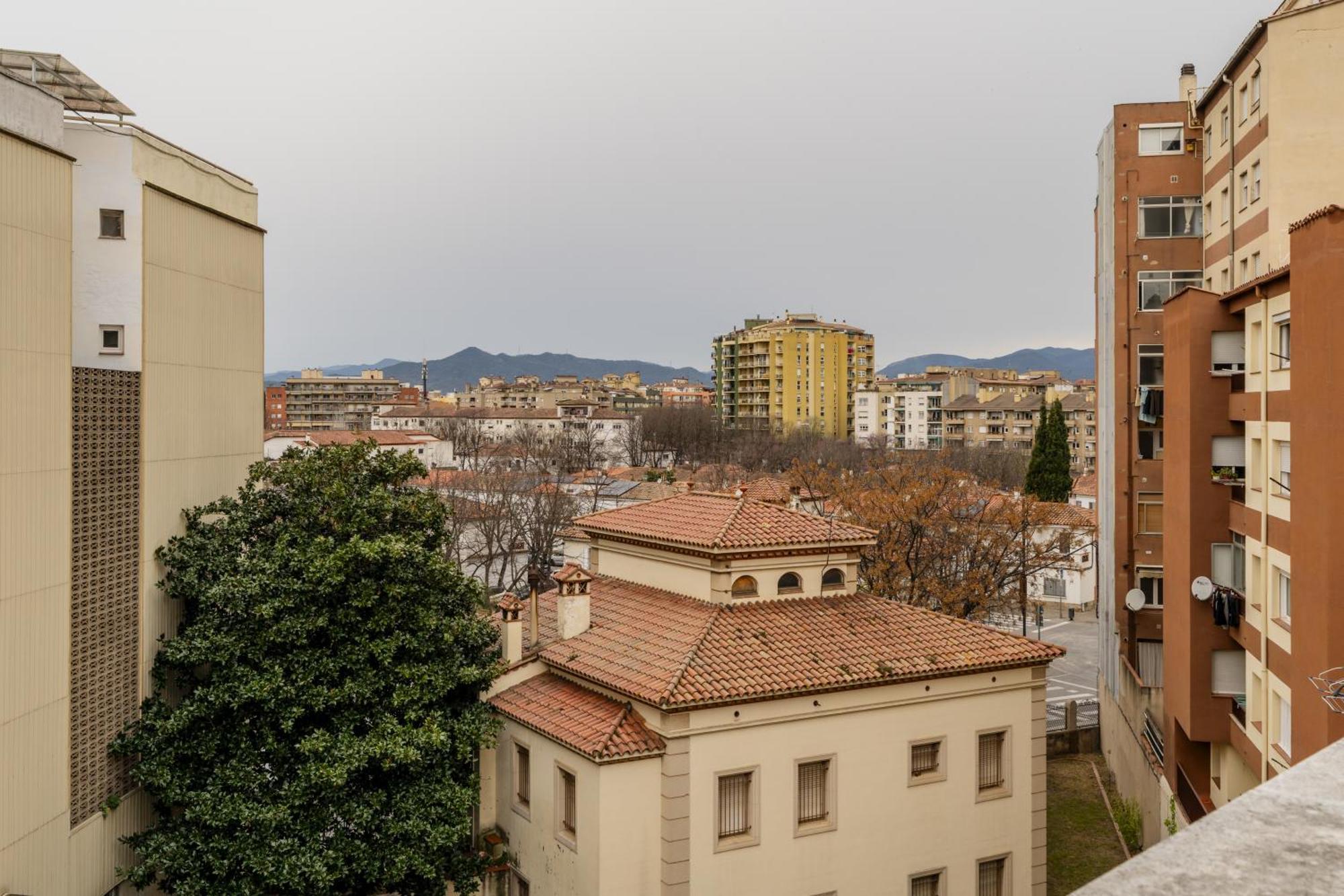 Apartamento Con Dos Grandes Terrazas En Girona Luaran gambar