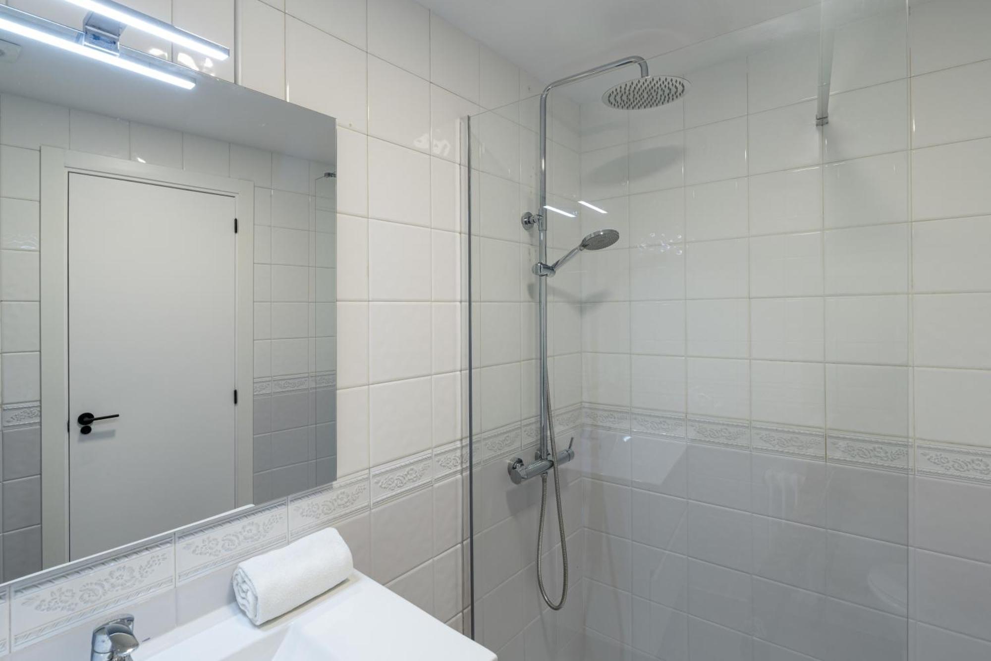 Apartamento Con Dos Grandes Terrazas En Girona Luaran gambar